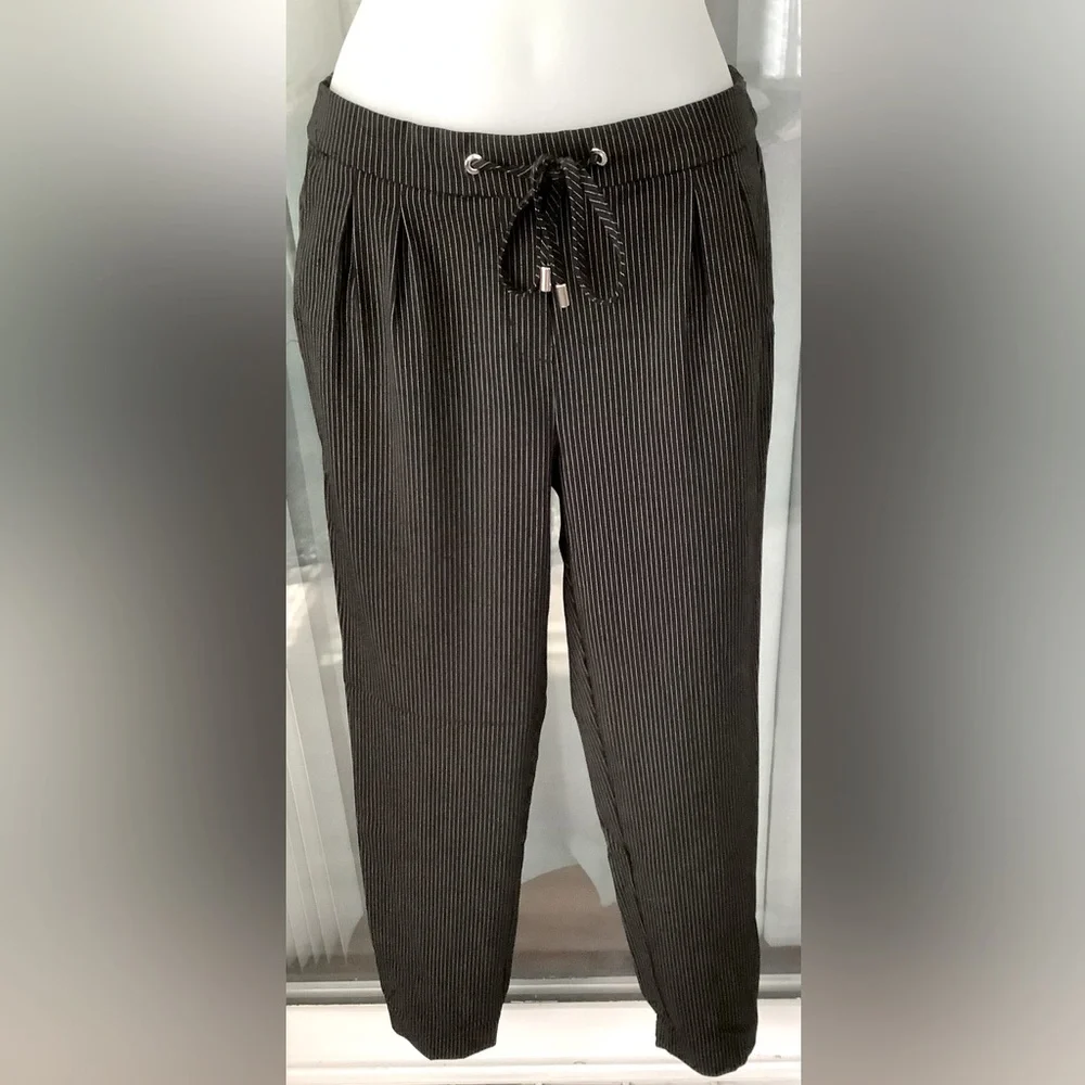 Dynamite brand women's pinstripe jogger pants NWOT🌻